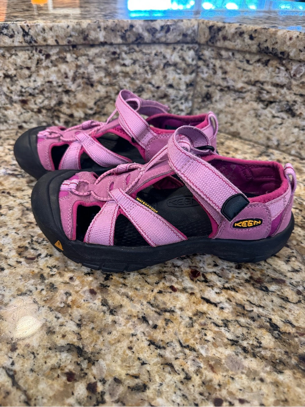 Keen shoes big girl size 5
